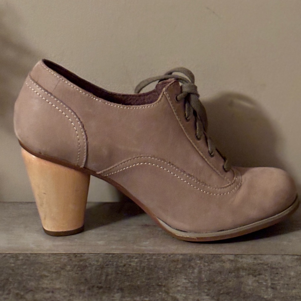 TIMBERLAND EARTHKEEPERS NAVALI NUBUCK LACE UP WOODEN HEELS SIZE 8.5